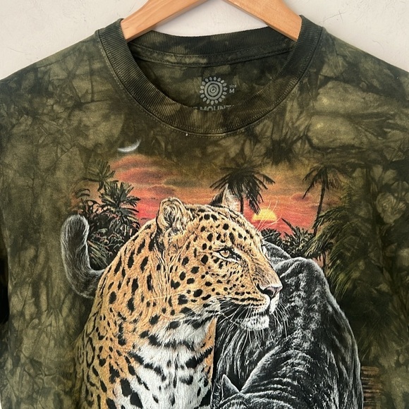 The Mountain Graphic Tee Two Jaguars Green size Medium ^ - Picture 4 of 7